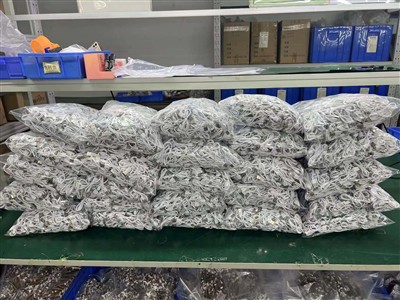 Verzending van 40.000 stuks USB C-oplaadkabel